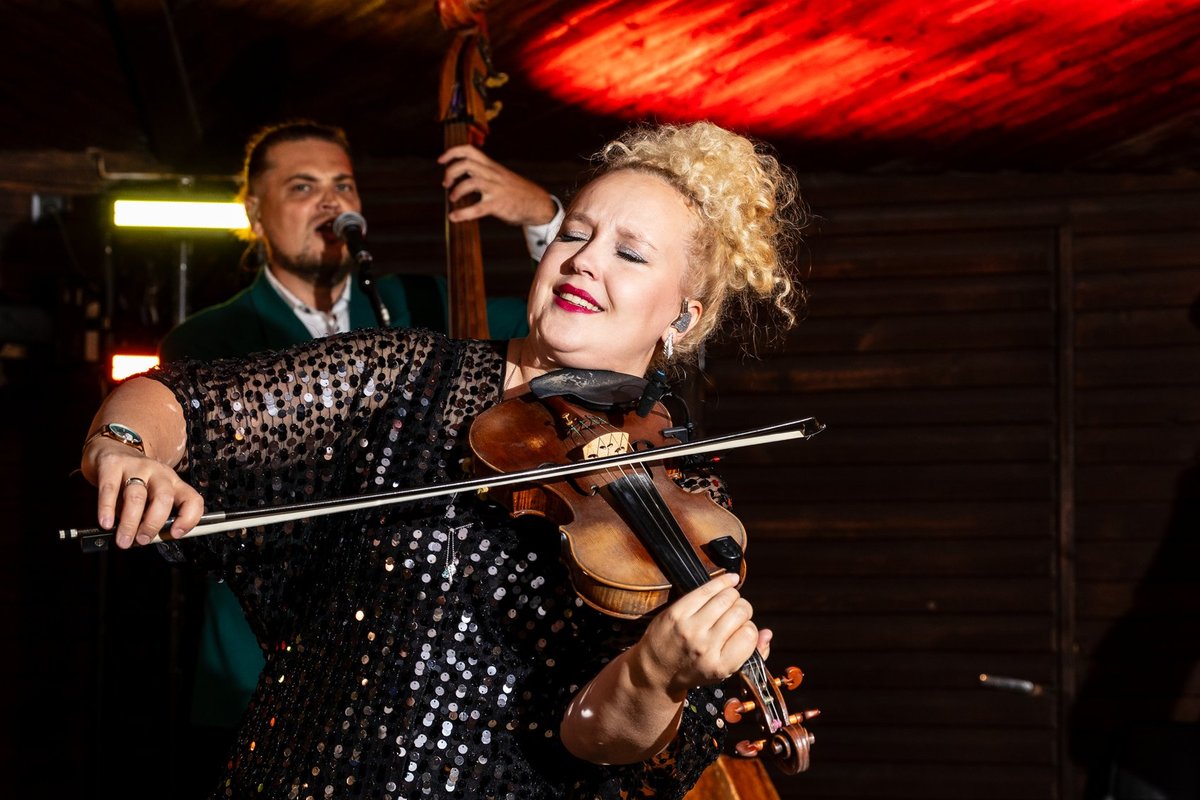 Ansambel Curly Strings käis kuuendat korda Jaapanis tuuril. „Meie muusika kõnetab neid!“