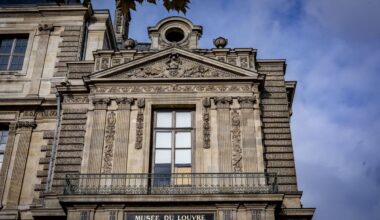 Prantsusmaa telekanal: kaks Louvre’is vargil käinud isikut on vahistatud