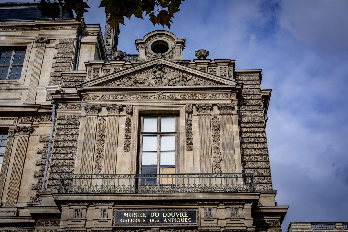 Prantsusmaa telekanal: kaks Louvre’is vargil käinud isikut on vahistatud