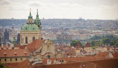 Praha keelab kõnniteedel kaose tekitavad renditõukerattad