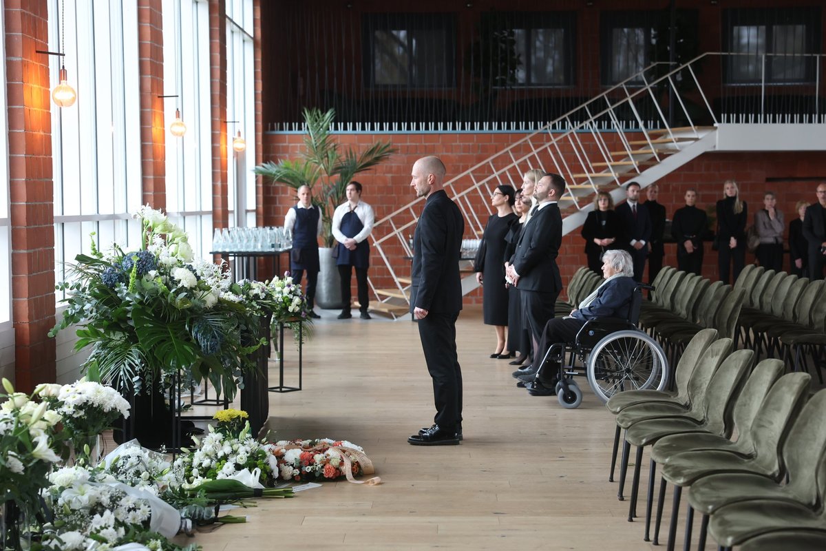 FOTOD | Eesti nüüdisaegse panganduse suurkuju Heldur Meerits saadetakse viimsele teekonnale - Ärileht