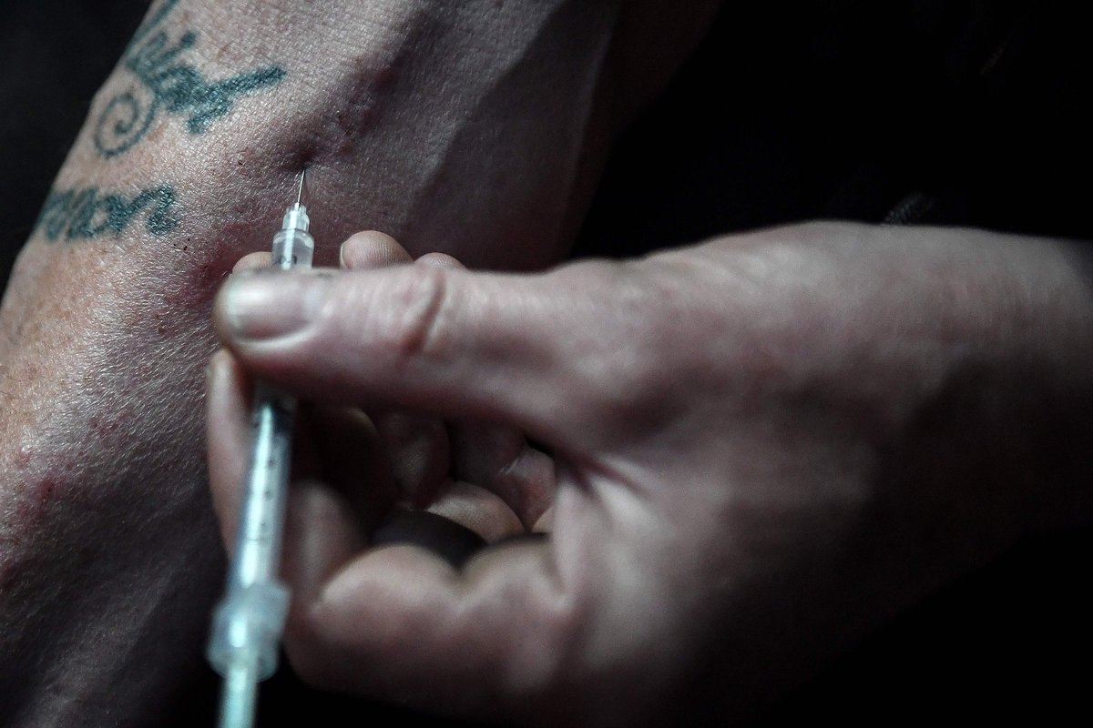 SELGITAJA: Vaestes riikides levib narkomaanide seas bluutimine. Mis see on?