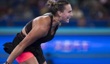 VIDEO | Arina Sabalenka sai Hiinas äärepealt disklahvi. Valgevene tennisist viskas raevuhoos reketi pallipoisi poole