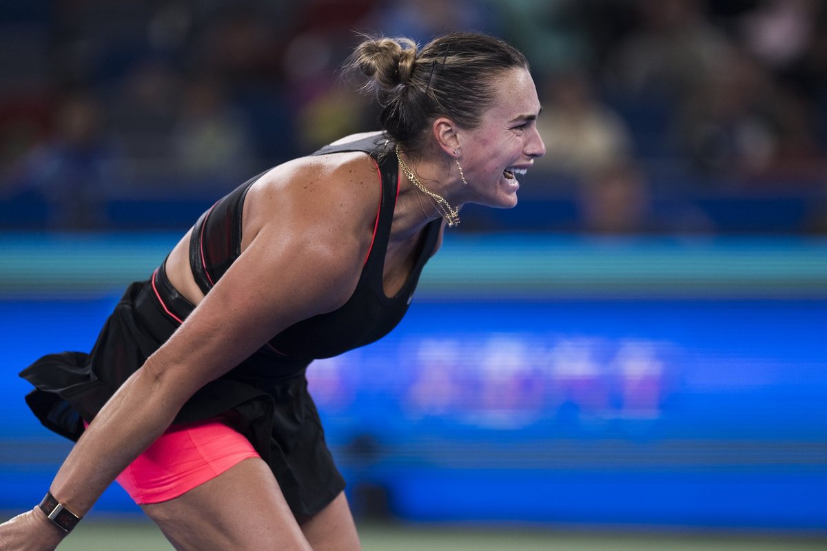VIDEO | Arina Sabalenka sai Hiinas äärepealt disklahvi. Valgevene tennisist viskas raevuhoos reketi pallipoisi poole
