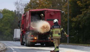 FOTOD | Viimsi ringteel on ulatuslik naftareostus, üks sõidusuund suleti