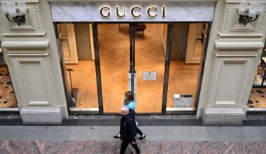 Maailma tippmoetootjaid ootab röögatu trahv. Gucci ja teised dikteerisid jaemüüjatele kindlaid hindu