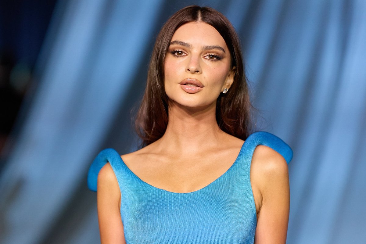KUUM KLÕPS | Modell Emily Ratajkowski astus kaamera ette ihualasti