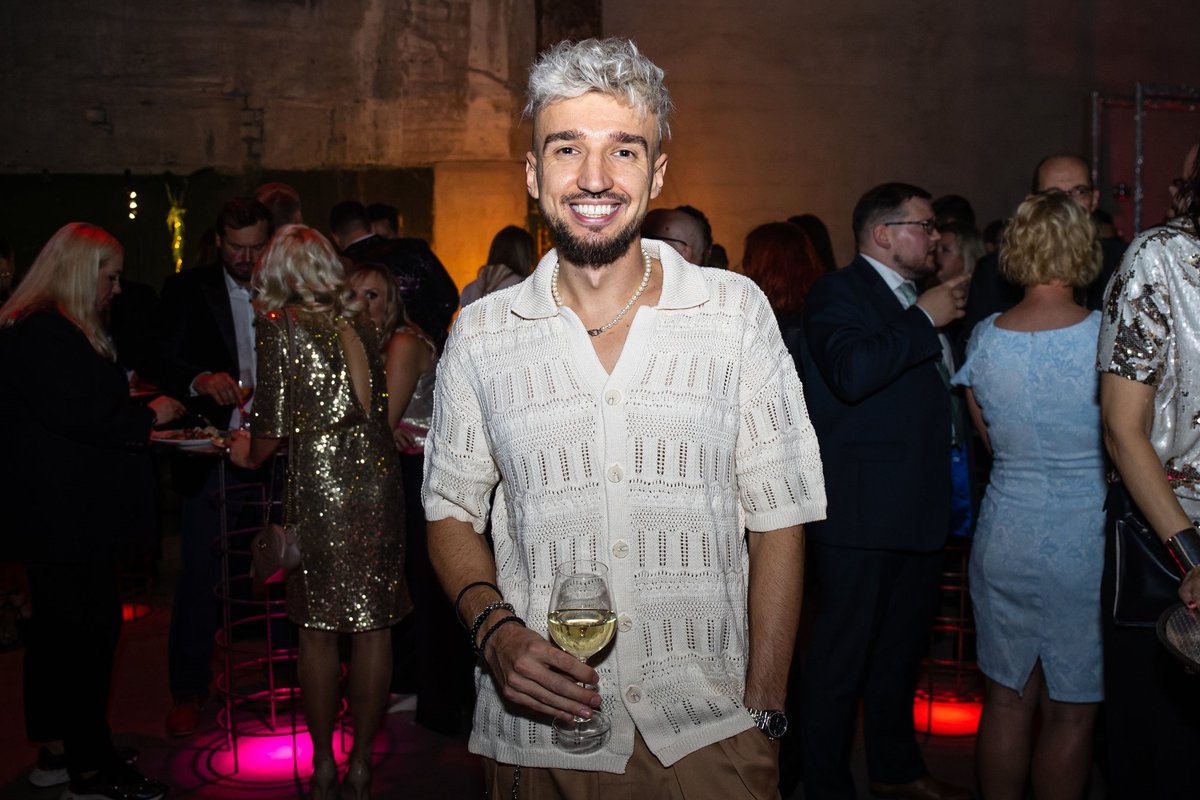 „Kodus saad ka seeni šokolaadiga teha.“ Artjom Savitski jäi kopsaka restoraniarve tõttu netirahvale hambusse