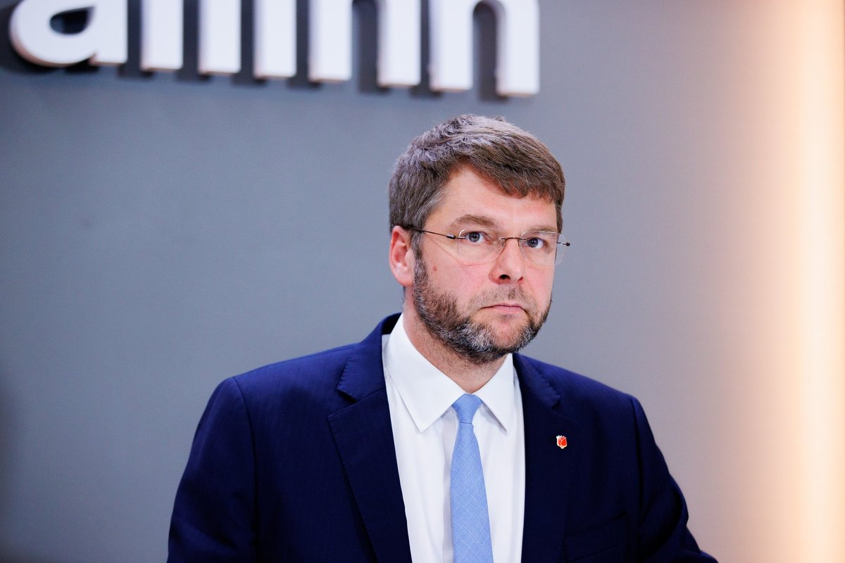 OTSEPILT | Ossinovski räägib Tallinna linnavalitsuse pressikonverentsil kõnniteede talvisest hooldamisest - Delfi