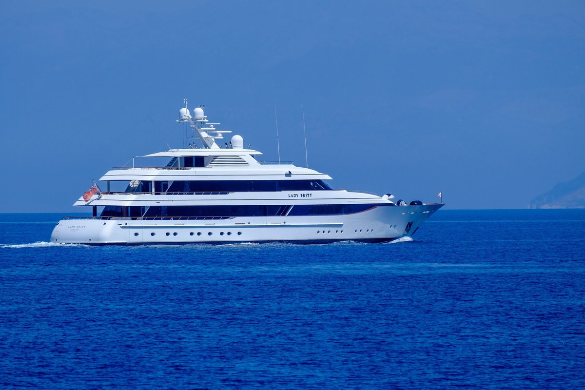 Luksuslikud käekotid koguvad poodides tolmu. Rikkad näitavad nüüd oma jõukust uutmoodi