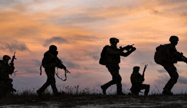 Meedia: Tahte koalitsioon hakkab salajasel kohtumisel arutama sõdurite saatmist Ukrainasse