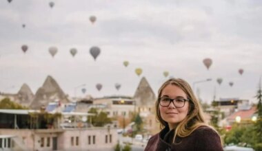 ÕL RAADIO „JÄRGMINE PEATUS“ | Eestlanna Türgis: saabusin kooli põlvini seeliku ja lahtiste juustega – olin teiste keskel nagu kummitus