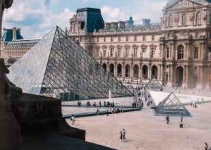 Pariisis rööviti Louvre'i, muuseum suleti