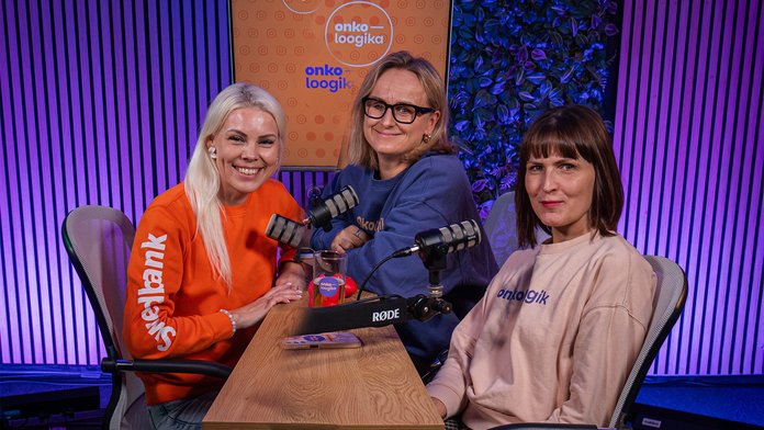 Vodcast’is „Onkoloogika“ on külas Swedbanki elukindlustuse valdkonnajuht Eleriin Reinmann (vasakul). Vestlust juhivad Kristel Leif ja Pille Retter.