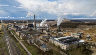 Kiviõli keemiatööstuses toimus raske tööõnnetus. Põletada saanud naine viidi haiglasse