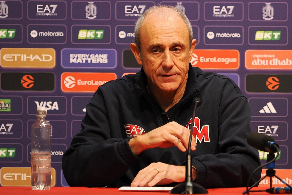 Milano Olimpia peatreener pani oma ameti maha