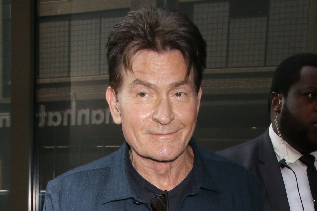 Kas Charlie Sheen on leidnud armastuse mehega? Väidetavalt on näitleja uuest kavalerist vaimustuses