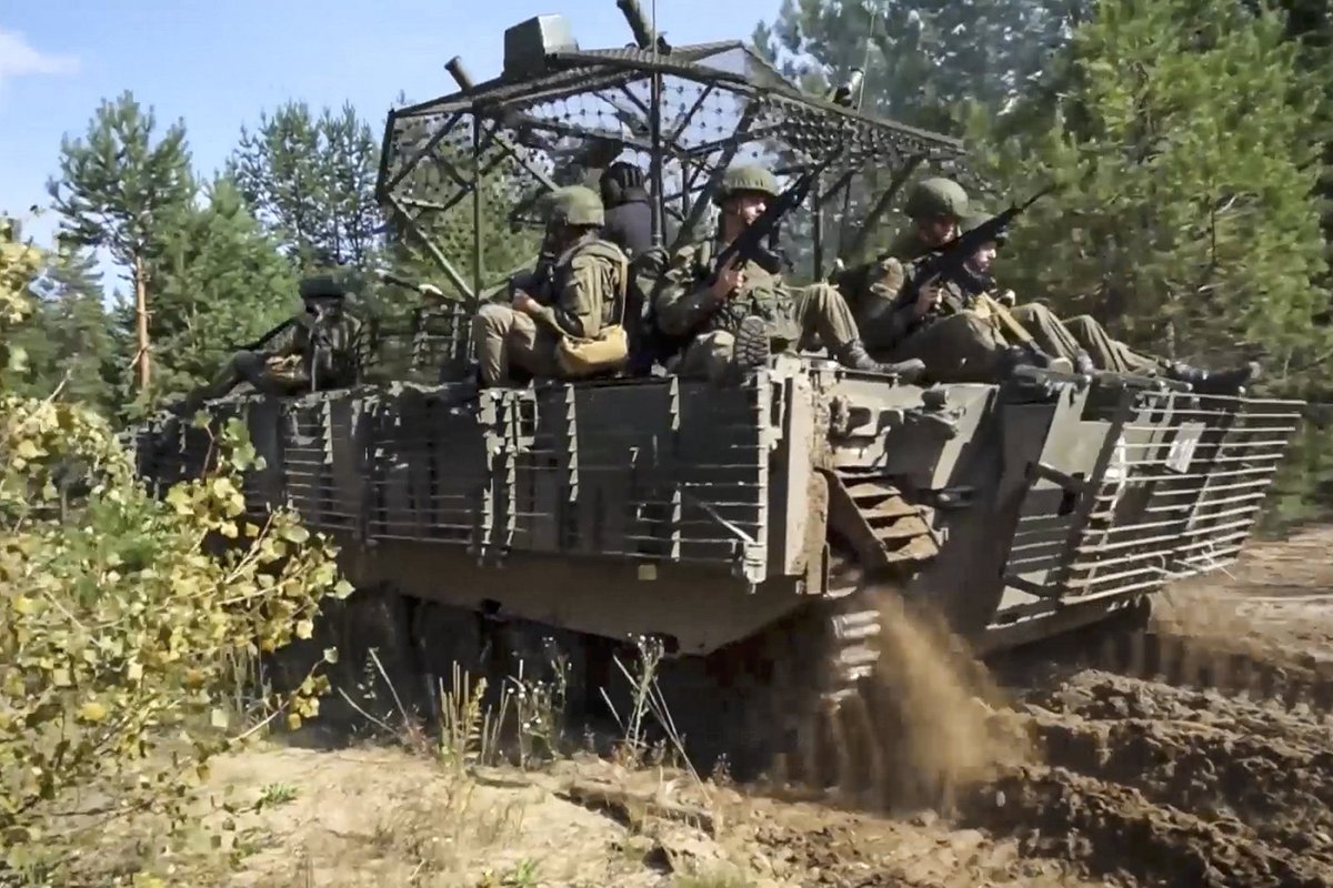 Vene sõjaväelastest tehakse jälle jalamehed. Nad on kuuga kaotanud uskumatult palju soomukeid