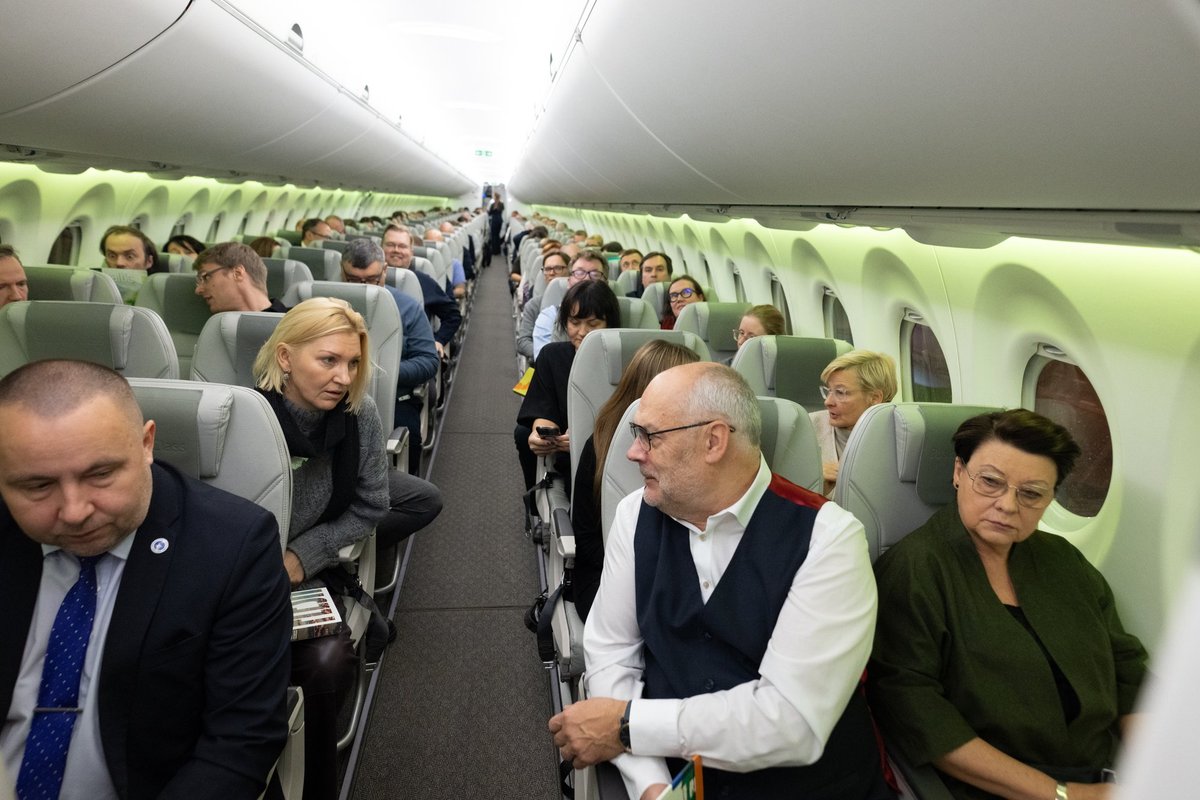 President Karis alustas ligi 50-liikmelise äridelegatsiooniga riigivisiiti Kasahstani