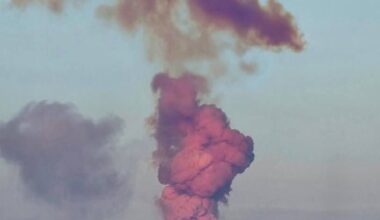 Venemaa Orenburgi raketibaasi kohale kerkis plahvatuse tulemusena lilla suitsupilv