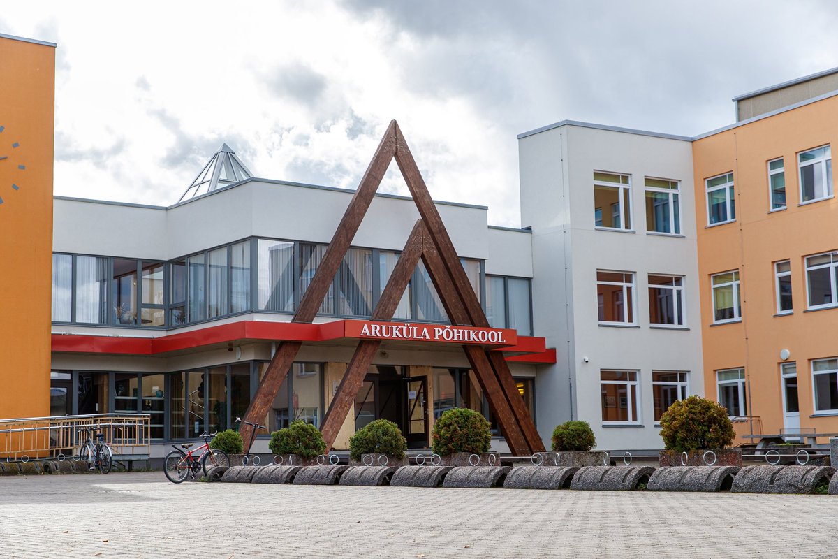 Ministeerium tegi Aruküla koolile ettekirjutuse: tuleb lõpetada õpilaste keskmise hinde alusel tasemerühmadesse jagamine
