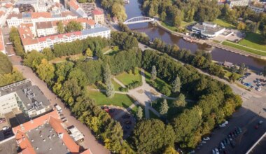 HELLE MÄEMETS ⟩ Kas kukkuvate puude ragin ikkagi tähistab Tartu uut ajastut?