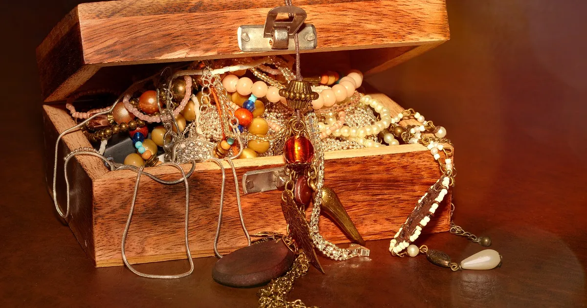 selle põõsa all on varandus