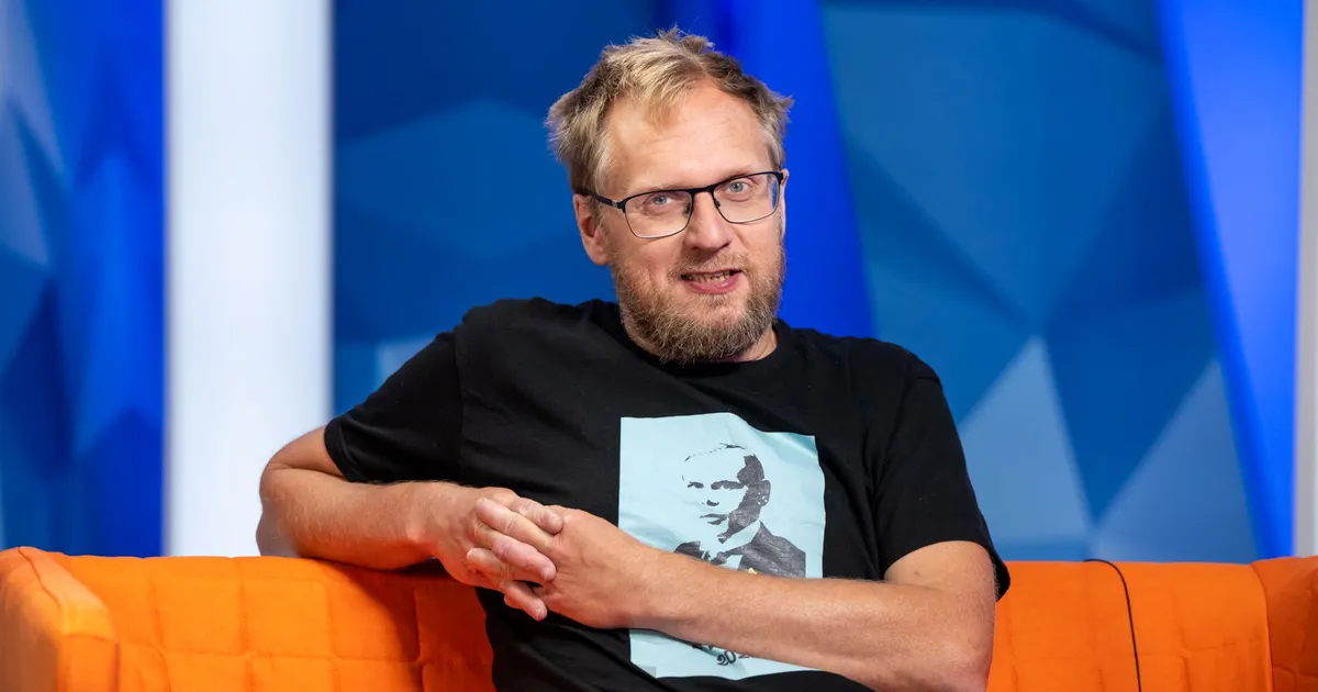 käidi ukse taga luuletust lugemas ja paluti tuppa sooja