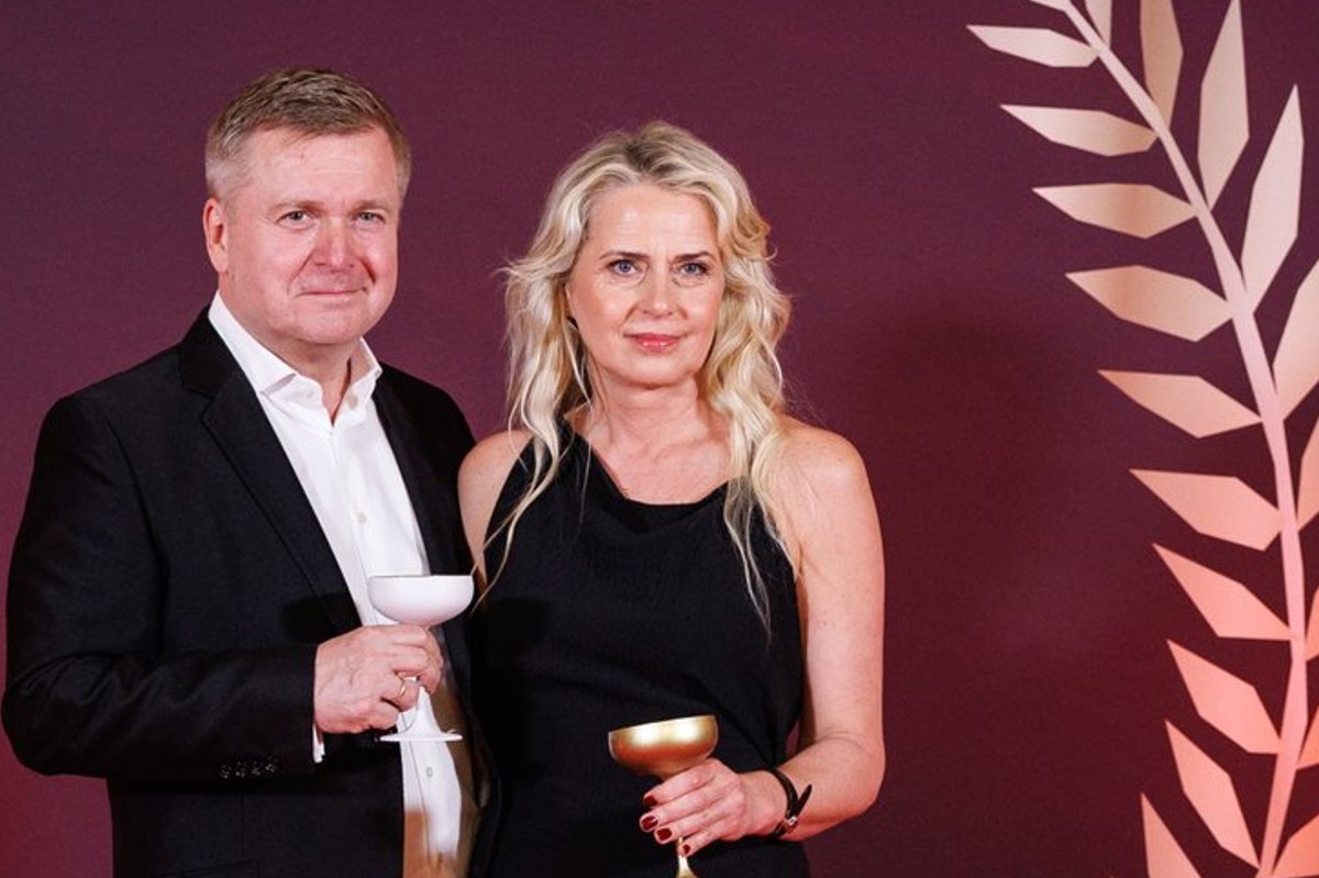 VAHVA KLIPP | „Ootan täna õhtuni ja siis on kõik!“ Kristjan Jõekalda naine paljastas, millise kaose reisilt naasnud telenägu kodus tekitas