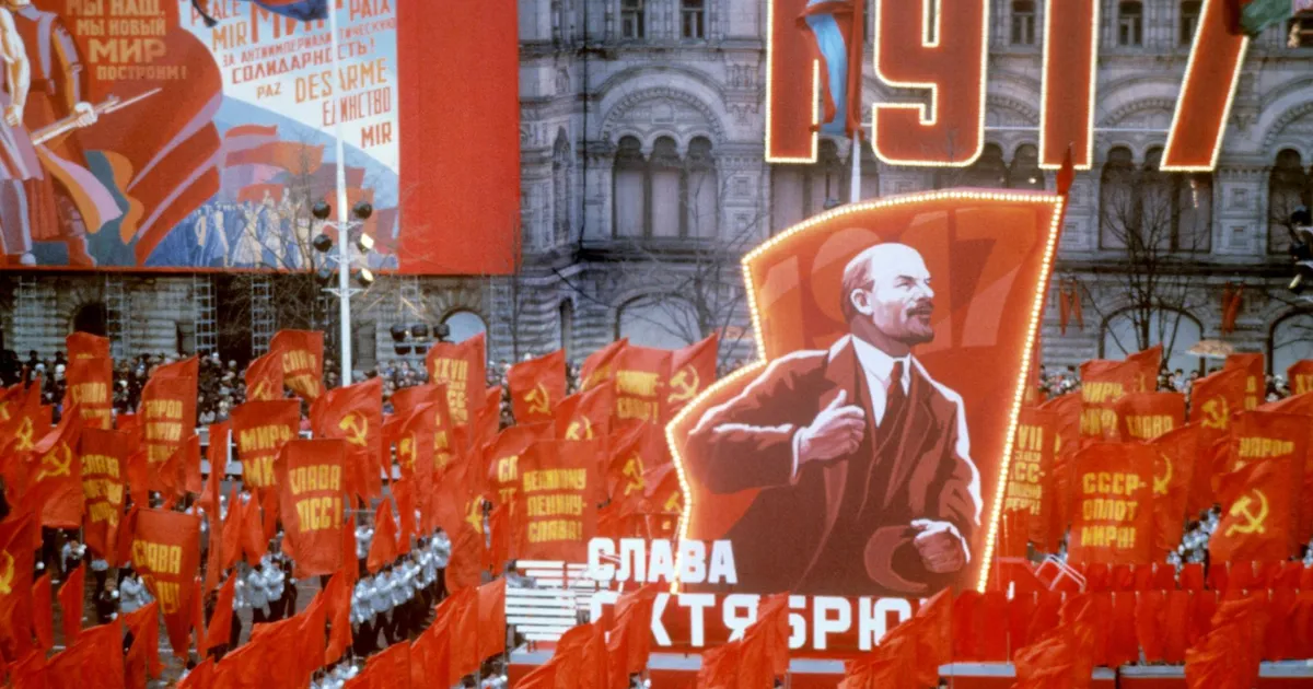 AJALUGU ⟩ Oktoobrirevolutsiooni «tähistati» Nõukogude Venemaal verega