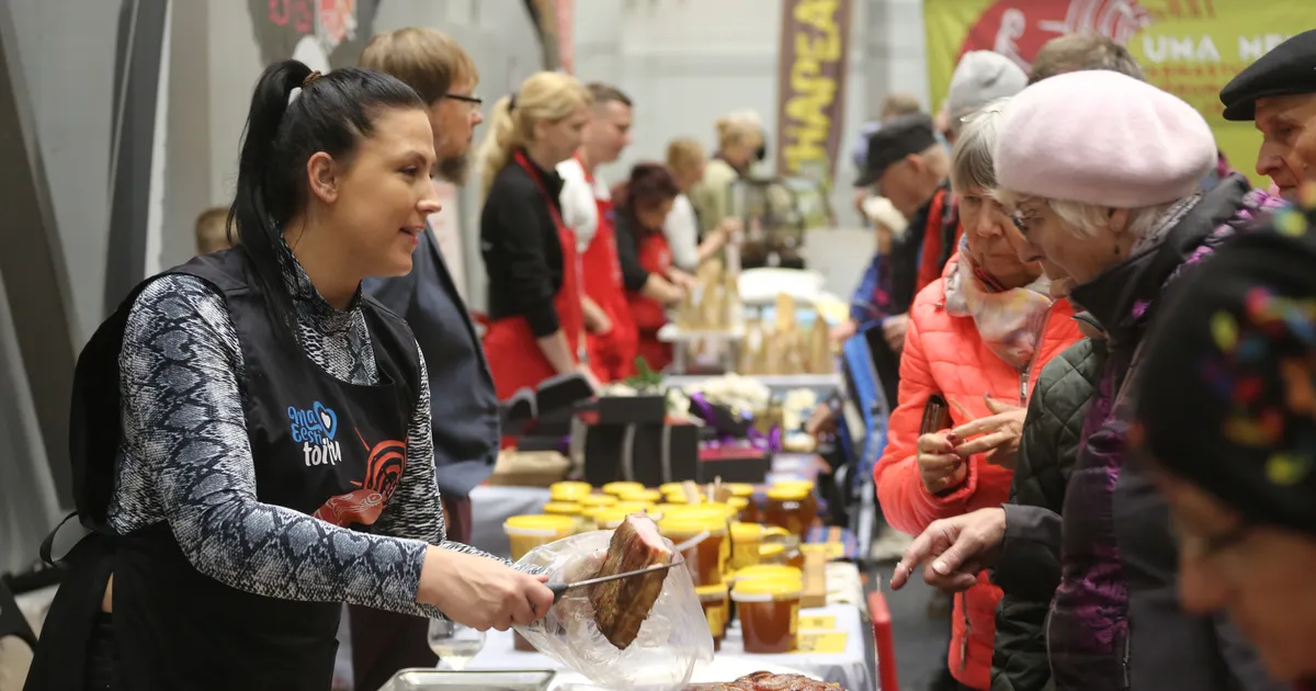 TRIIN KATARIINA TAMMERT ⟩ Uma Meki sügisene suurlaat esindab laatade koorekihti