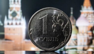 Venelaste säästud sulavad ja raha voolab pankadest välja: usaldus majanduse vastu nõrgeneb