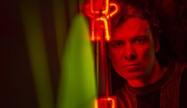 Ott Raidmets teeb lavastust vägistamise käsitlemisest kohtus: lugedes ohvrite lugusid, on häbi olla mees