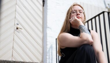 JOHANNA ROOS ⟩ Koorides end seksuaalvägivalla ja ahistamise ees alasti