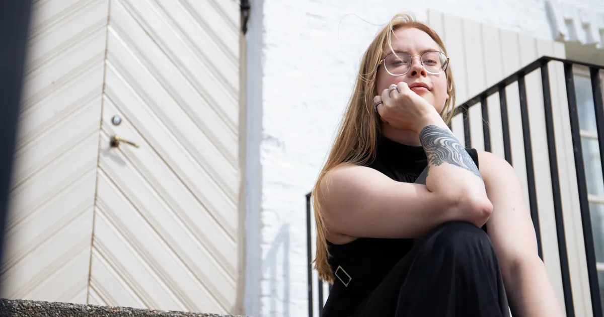 JOHANNA ROOS ⟩ Koorides end seksuaalvägivalla ja ahistamise ees alasti