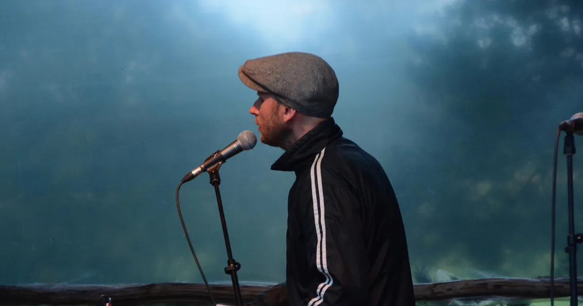 NÄDALA MUUSIKA ⟩ Üks sünt, üks hääl ja terve universum