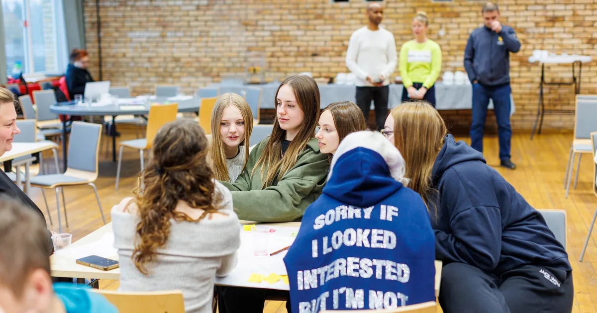 GALERII ⟩ Seitse noortetiimi häkkis Käärikul Valga–Valka tulevikku