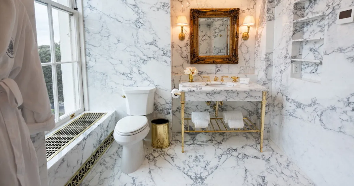 BALLISAALIST EI PIISA ⟩ Trump kuldas üle Valge Maja ajaloolise kemmergu