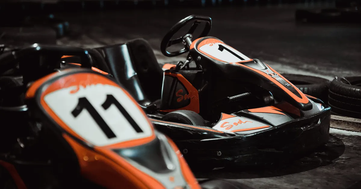 ta sõitis gaas põhjas vastu seina