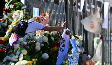 VIDEO ⟩ Novi Sadi varingu ohvreid mälestanud inimmeri kurjustas Serbia ladviku karistamatuse pärast