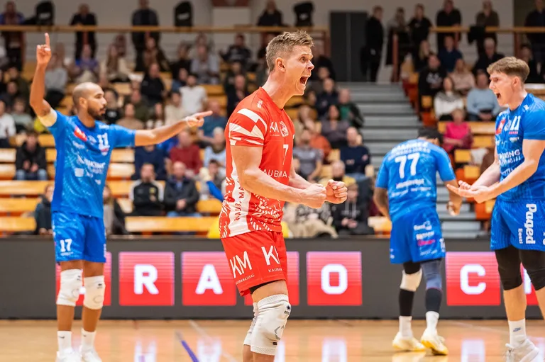 Pärnu võrkpalliklubil on viie mänguga neli võitu.