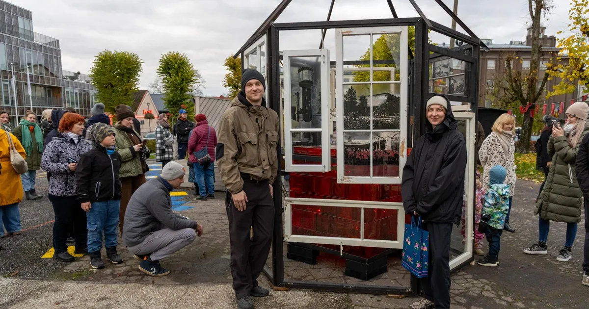 GALERII ⟩ Rubiini platsil annab pimeduses valgust "Peidetud sira"