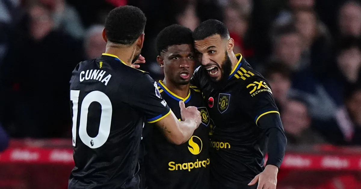 Kohtunike käkist juhtima läinud Man United keeras endale käru, kuid pääses tänu iluväravale