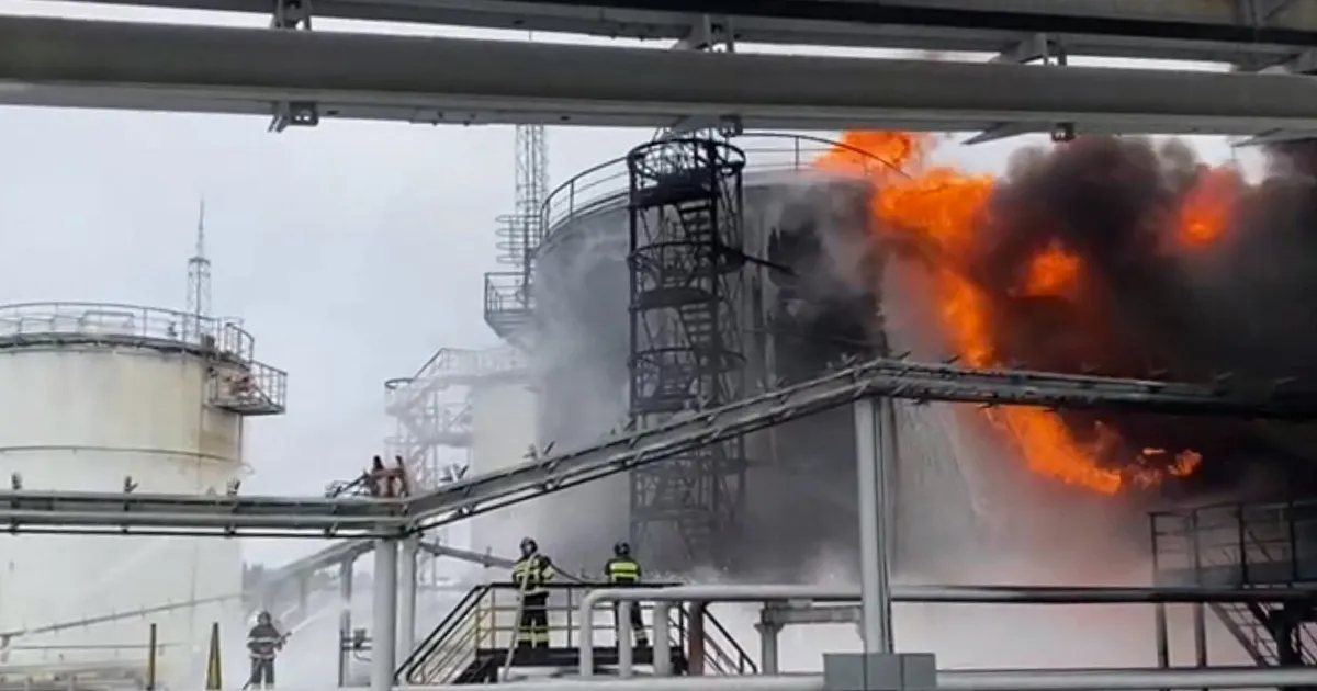 RAINER SAKS ⟩ Ukrainlased hävitavad naftatorusid ja elektrijaamu – kas Venemaa mattub pimedusse?