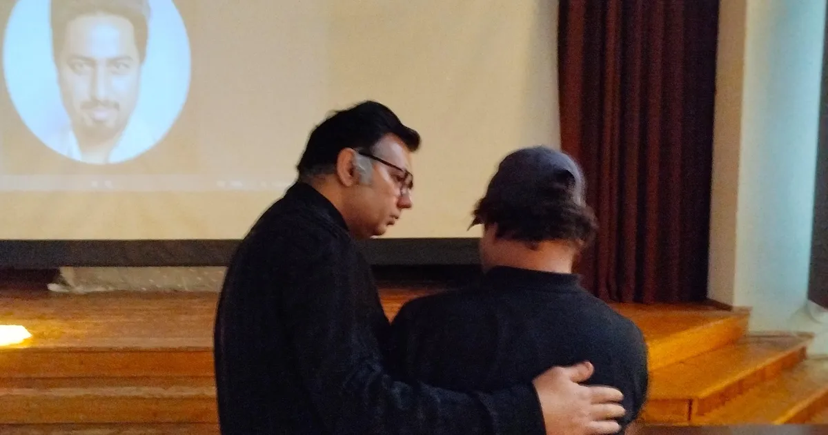 FOTOD ⟩ Tartus mälestati tõukerattaõnnetuses hukkunud India noormeest