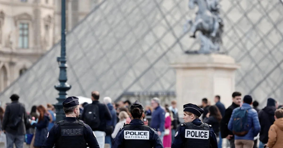 Prokurör avaldas detaile Louvre’i juveelivaraste kohta