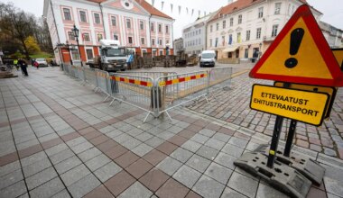 Raekoja platsil algas uisuväljaku ehitus