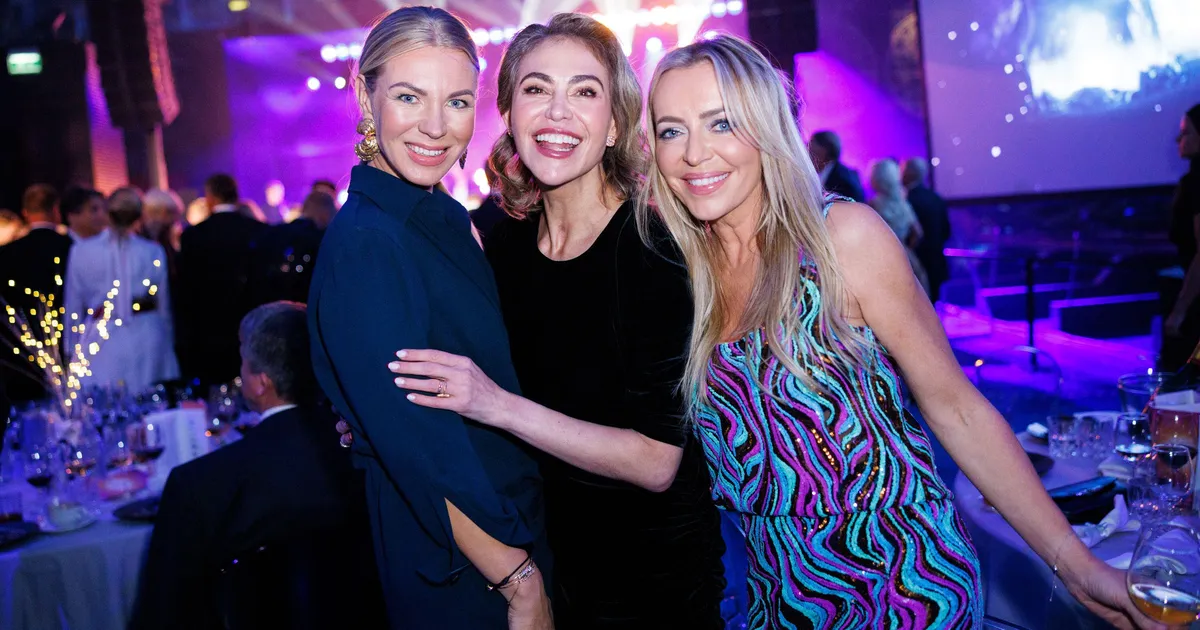 PILTUUDIS ⟩ Londonis elav Heti Tulve säras kodumaal toimunud auhinnagalal