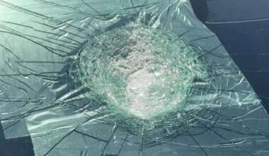 Esmakordne juhtum maailmas? Tundmatu lendkeha tabas Austraalias Teslat