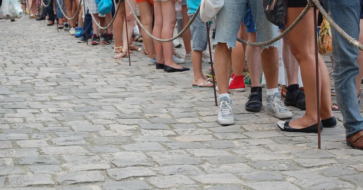 kena noormees, kas lubaksite mul teie ette tulla?